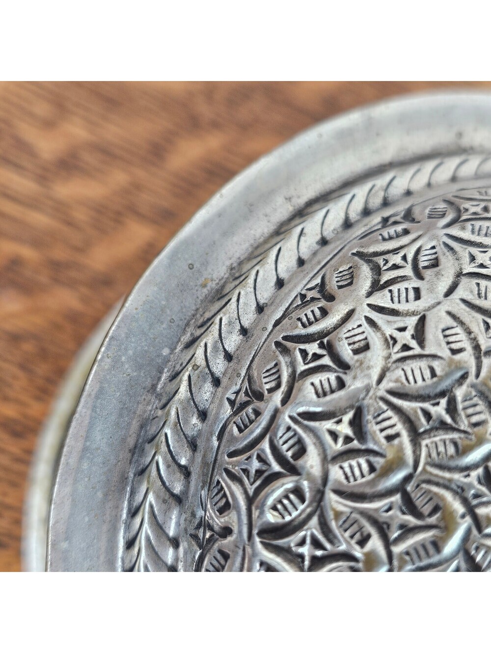 Vintage India Embossed Round Locking Jewelry Trinket Box 5" - Picture 13 of 15